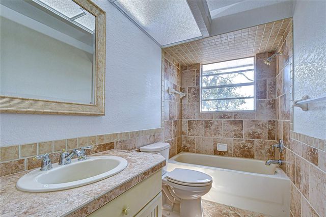 8756 HAMPDEN DRIVE, Tampa, FL 33626