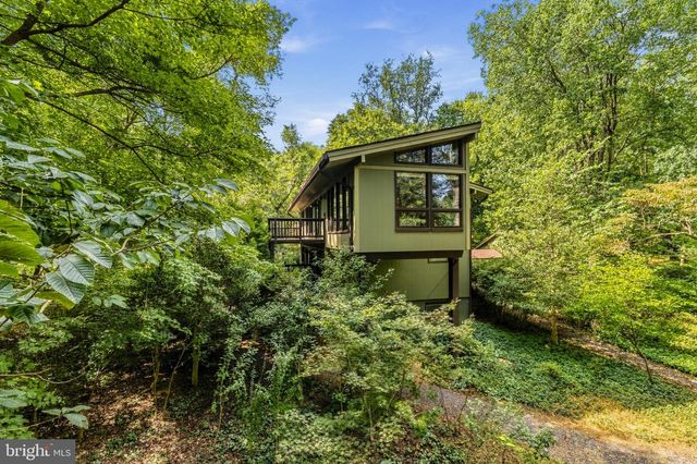 500 WALKER RD, Great Falls, VA 22066
