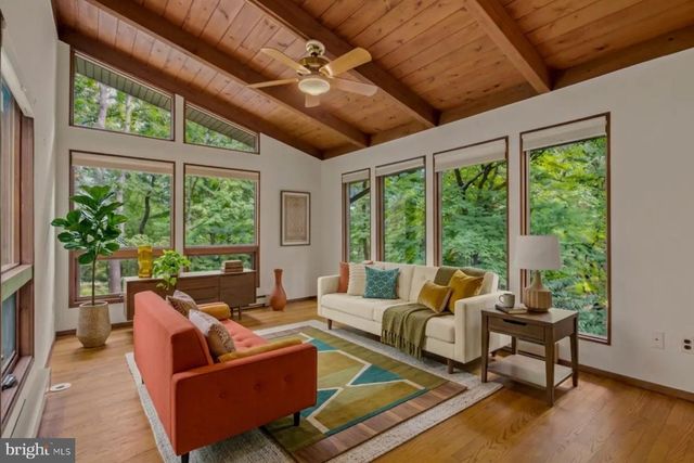 500 WALKER RD, Great Falls, VA 22066