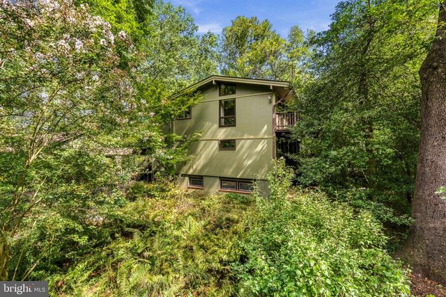 500 WALKER RD, Great Falls, VA 22066