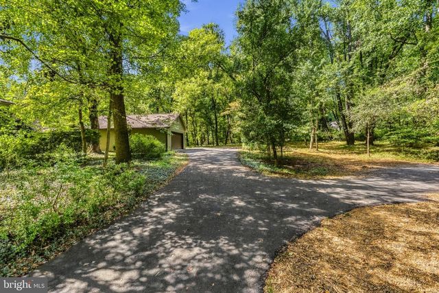 500 WALKER RD, Great Falls, VA 22066