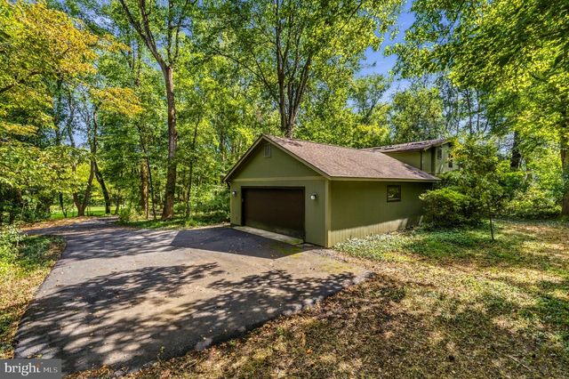 500 WALKER RD, Great Falls, VA 22066