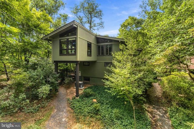 500 WALKER RD, Great Falls, VA 22066