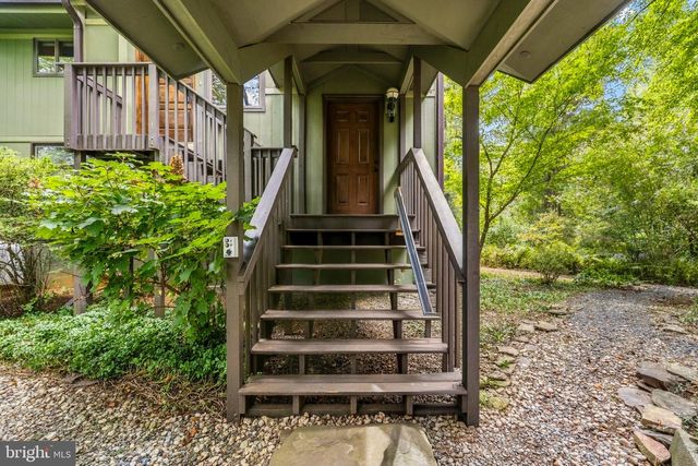 500 WALKER RD, Great Falls, VA 22066