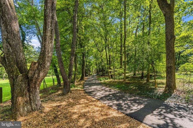 500 WALKER RD, Great Falls, VA 22066