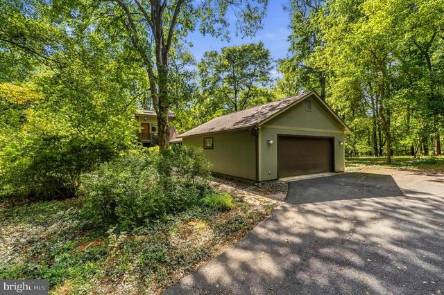 500 WALKER RD, Great Falls, VA 22066