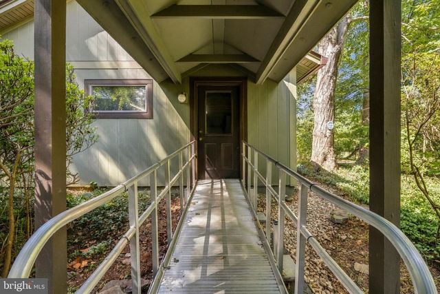 500 WALKER RD, Great Falls, VA 22066
