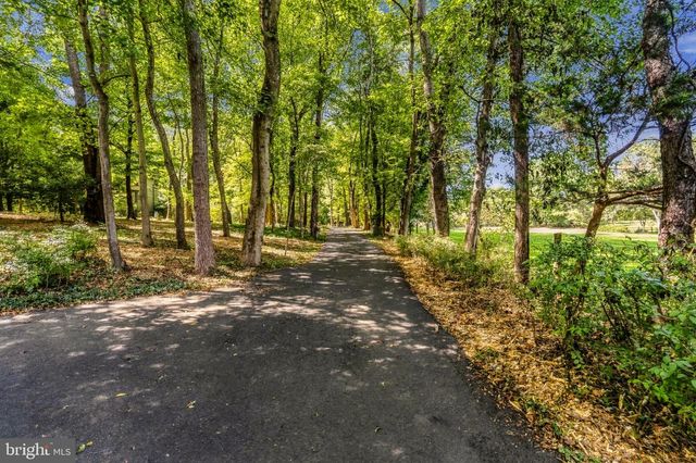 500 WALKER RD, Great Falls, VA 22066