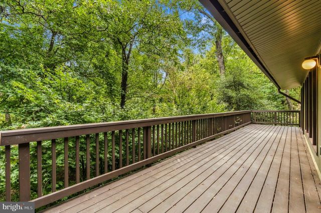500 WALKER RD, Great Falls, VA 22066