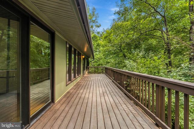 500 WALKER RD, Great Falls, VA 22066