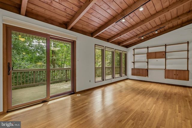 500 WALKER RD, Great Falls, VA 22066