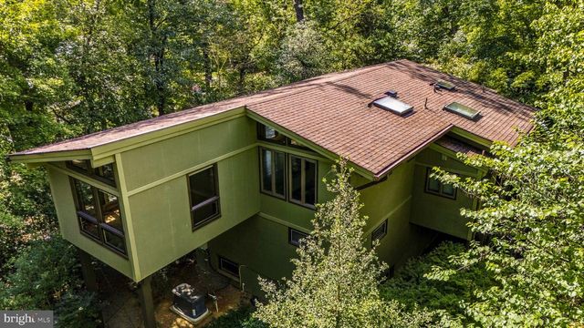500 WALKER RD, Great Falls, VA 22066