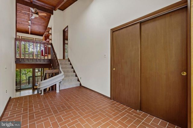 500 WALKER RD, Great Falls, VA 22066