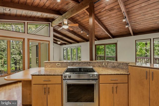 500 WALKER RD, Great Falls, VA 22066