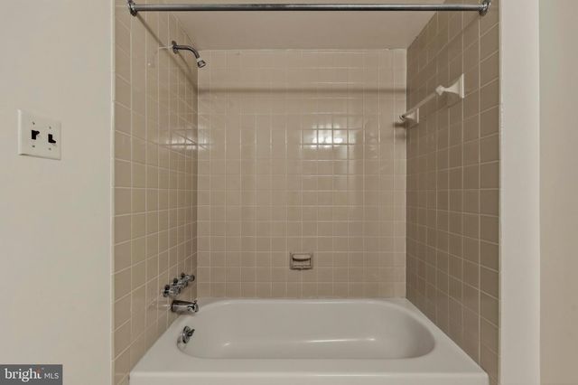 500 WALKER RD, Great Falls, VA 22066