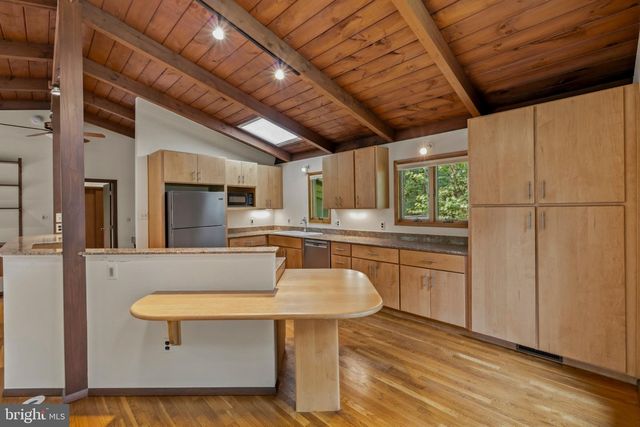 500 WALKER RD, Great Falls, VA 22066