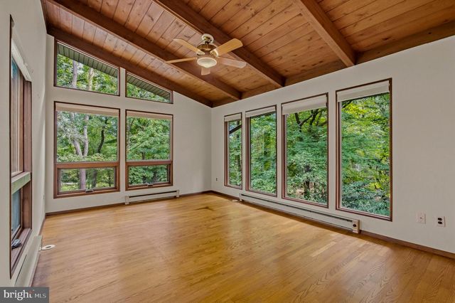 500 WALKER RD, Great Falls, VA 22066