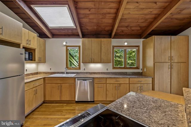 500 WALKER RD, Great Falls, VA 22066
