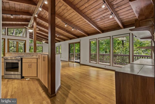 500 WALKER RD, Great Falls, VA 22066