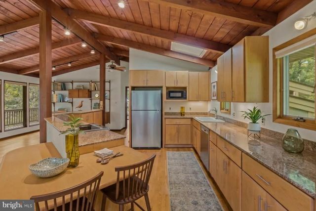 500 WALKER RD, Great Falls, VA 22066