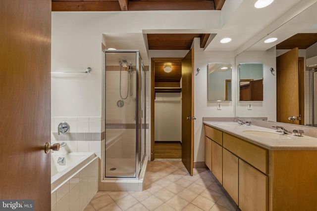 500 WALKER RD, Great Falls, VA 22066