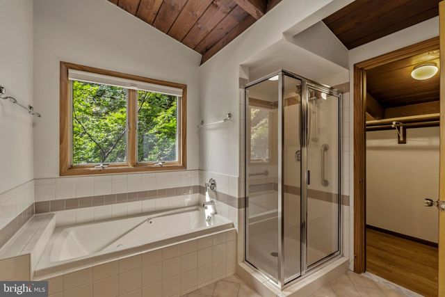 500 WALKER RD, Great Falls, VA 22066