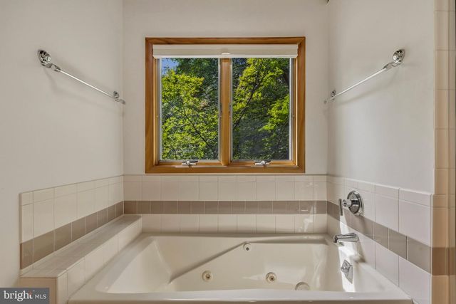 500 WALKER RD, Great Falls, VA 22066