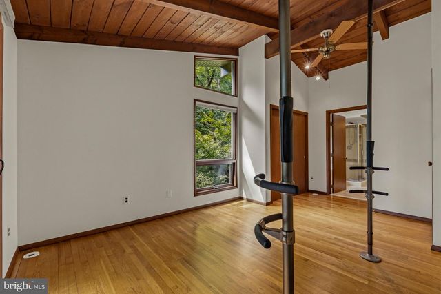500 WALKER RD, Great Falls, VA 22066