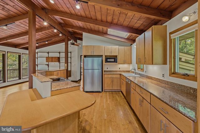 500 WALKER RD, Great Falls, VA 22066