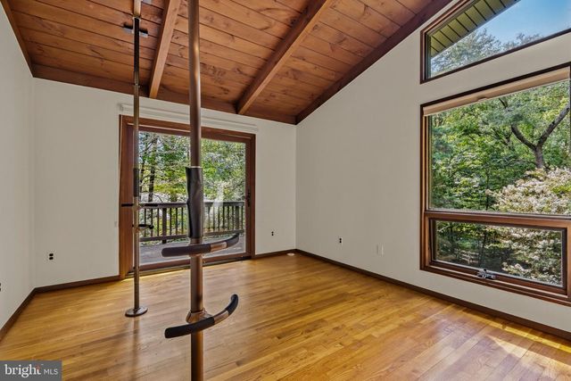 500 WALKER RD, Great Falls, VA 22066