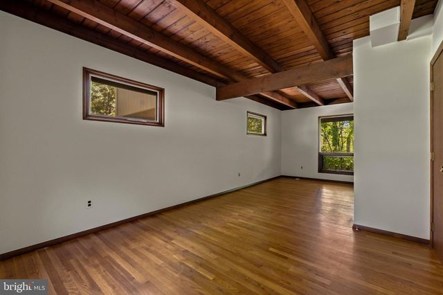 500 WALKER RD, Great Falls, VA 22066