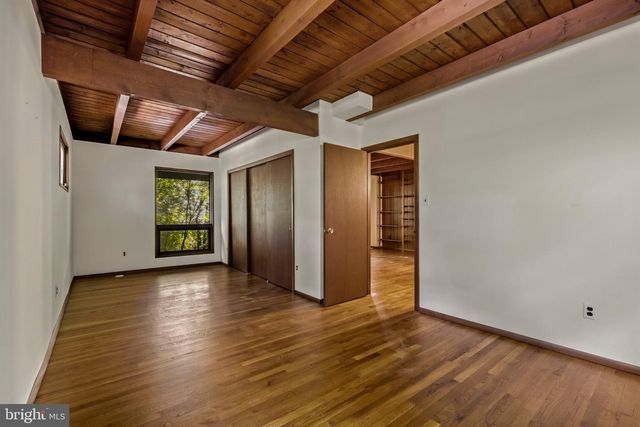 500 WALKER RD, Great Falls, VA 22066