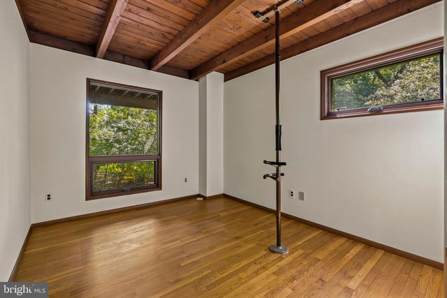 500 WALKER RD, Great Falls, VA 22066