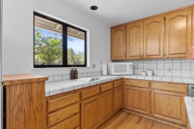 8865 Phoenix Ave, Fair Oaks, CA 95628
