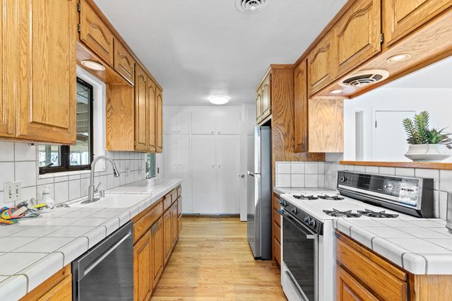 8865 Phoenix Ave, Fair Oaks, CA 95628