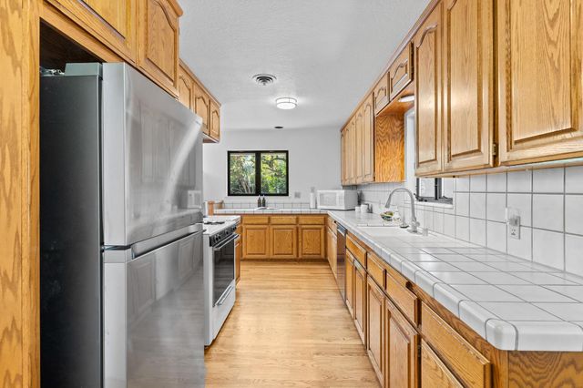 8865 Phoenix Ave, Fair Oaks, CA 95628