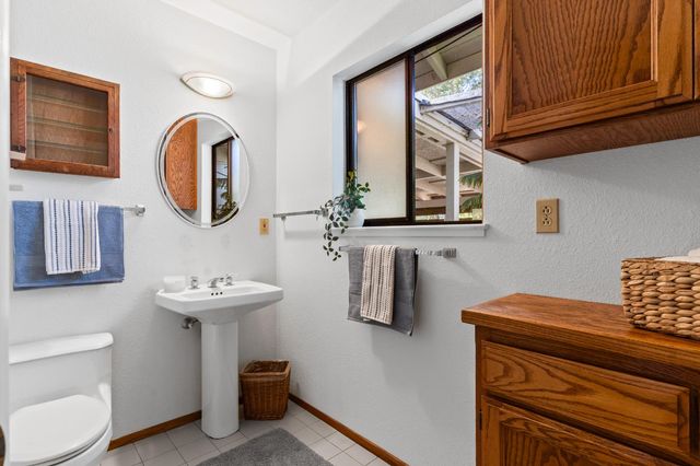 8865 Phoenix Ave, Fair Oaks, CA 95628