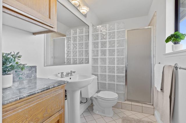 8865 Phoenix Ave, Fair Oaks, CA 95628
