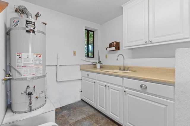 8865 Phoenix Ave, Fair Oaks, CA 95628