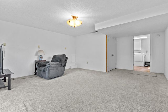 8865 Phoenix Ave, Fair Oaks, CA 95628