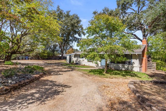 8865 Phoenix Ave, Fair Oaks, CA 95628