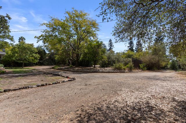 8865 Phoenix Ave, Fair Oaks, CA 95628