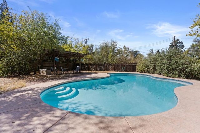 8865 Phoenix Ave, Fair Oaks, CA 95628