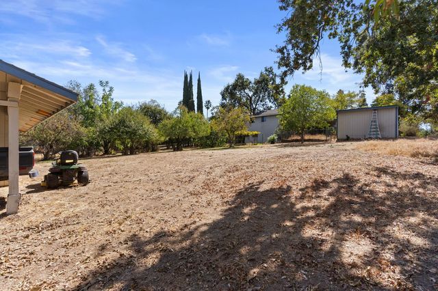 8865 Phoenix Ave, Fair Oaks, CA 95628