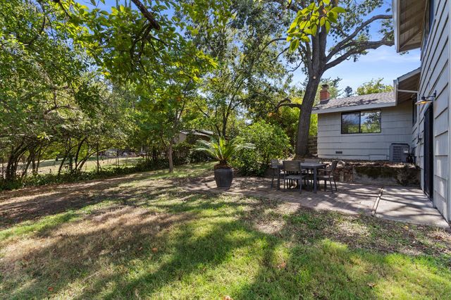 8865 Phoenix Ave, Fair Oaks, CA 95628