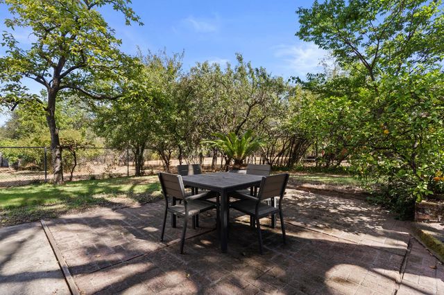 8865 Phoenix Ave, Fair Oaks, CA 95628