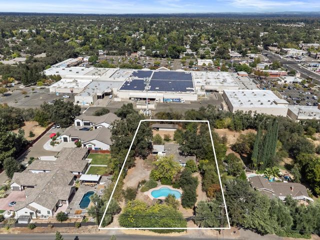 8865 Phoenix Ave, Fair Oaks, CA 95628