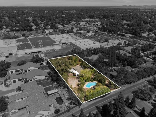 8865 Phoenix Ave, Fair Oaks, CA 95628