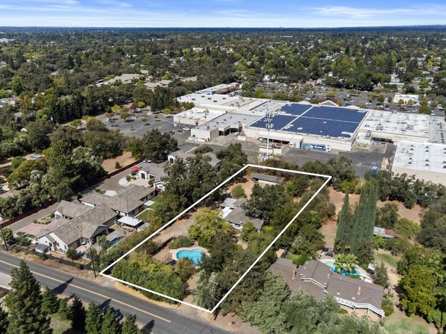 8865 Phoenix Ave, Fair Oaks, CA 95628