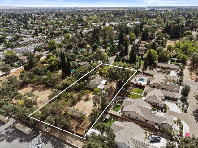 8865 Phoenix Ave, Fair Oaks, CA 95628